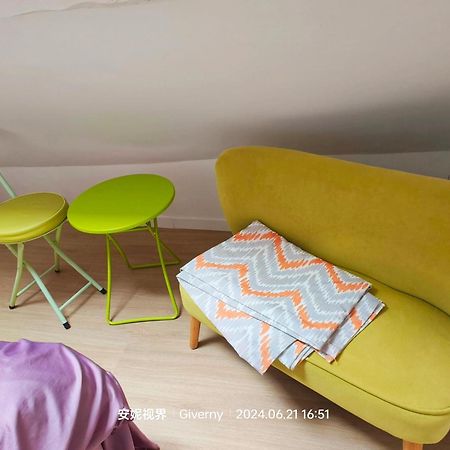Le Coin Des Artistes Bed & Breakfast Живерни Екстериор снимка