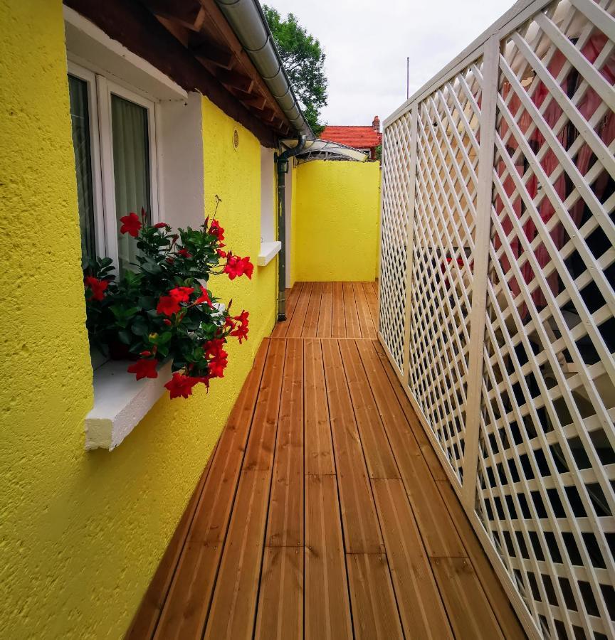 Le Coin Des Artistes Bed & Breakfast Живерни Екстериор снимка