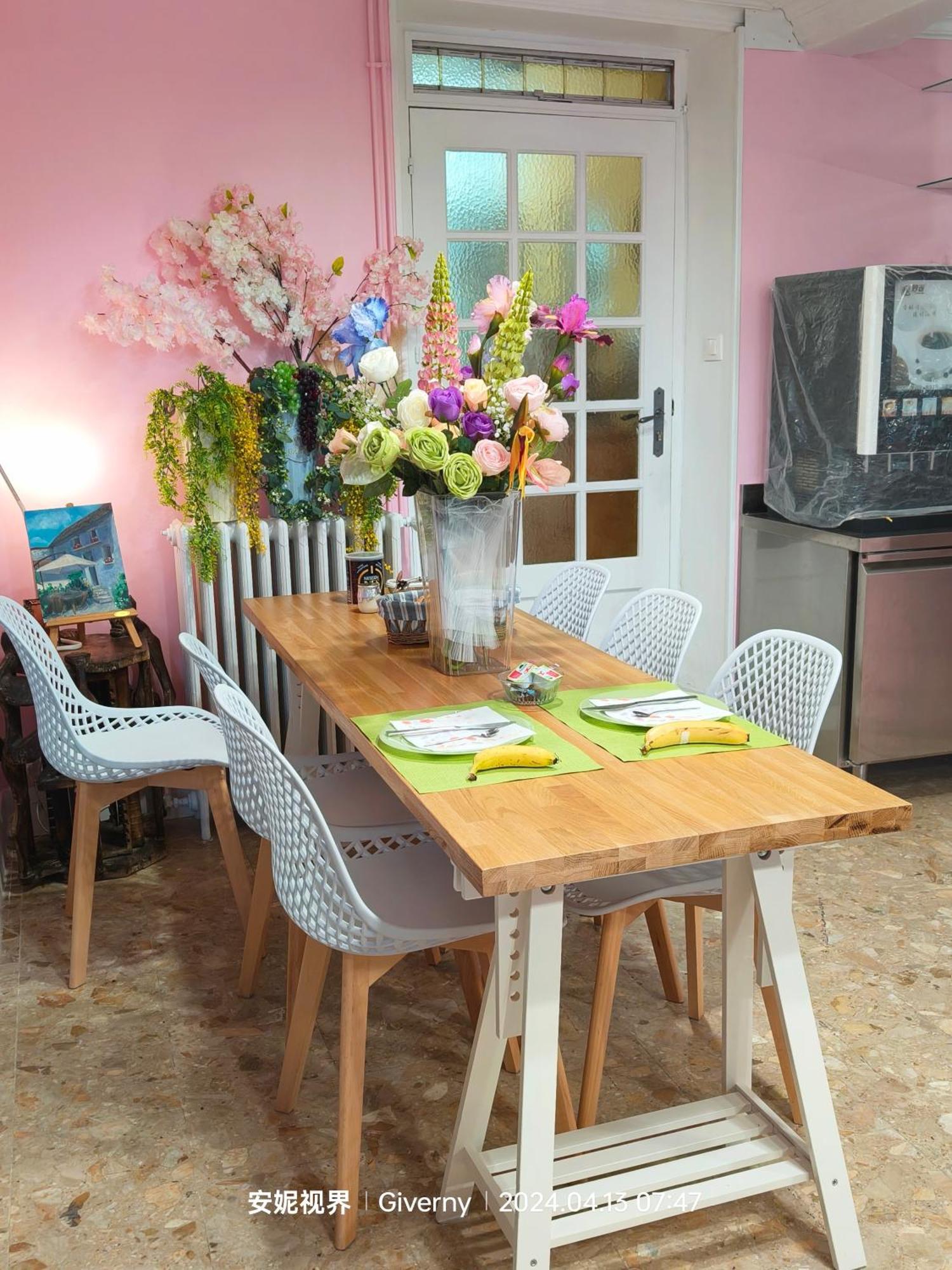 Le Coin Des Artistes Bed & Breakfast Живерни Екстериор снимка