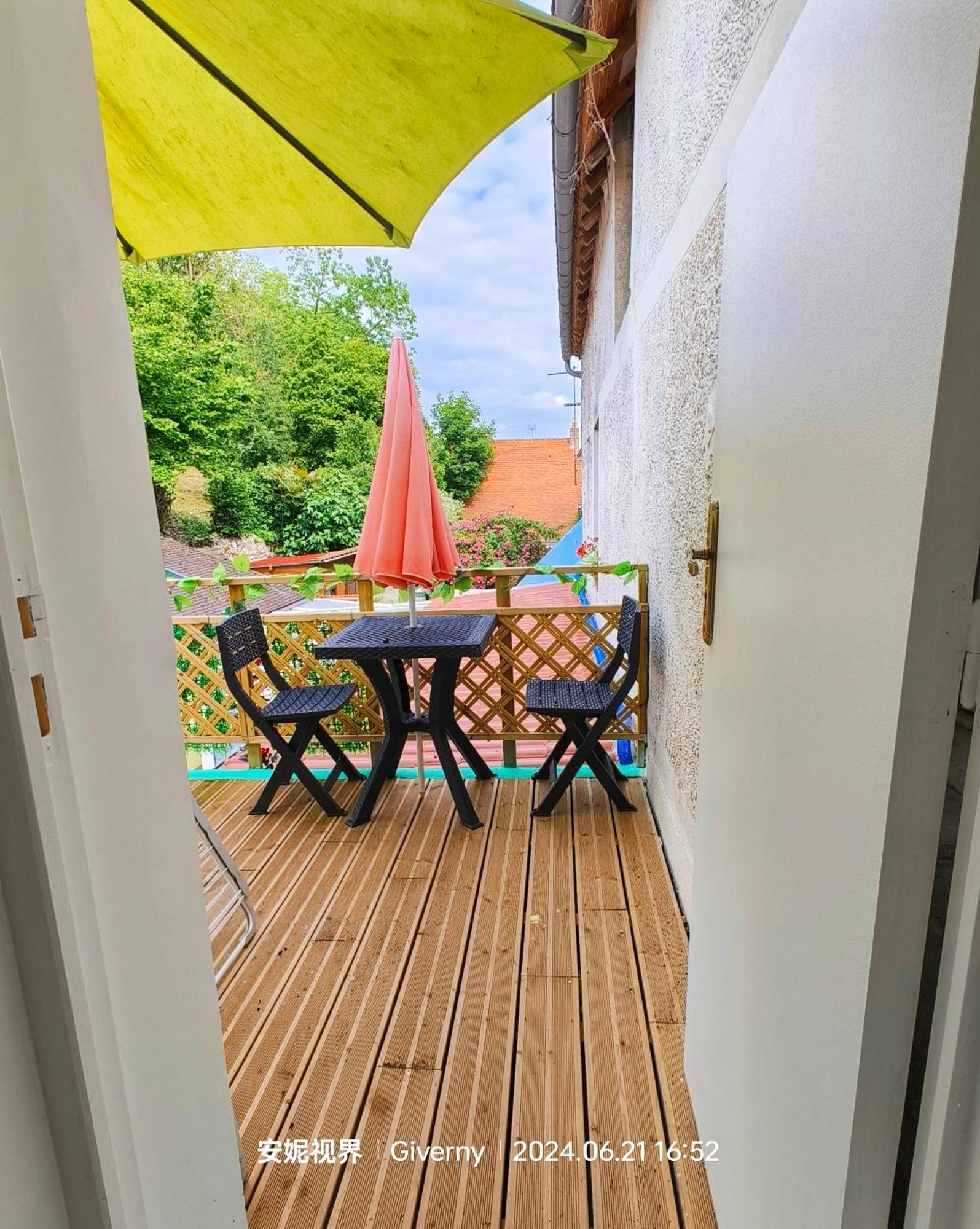 Le Coin Des Artistes Bed & Breakfast Живерни Екстериор снимка