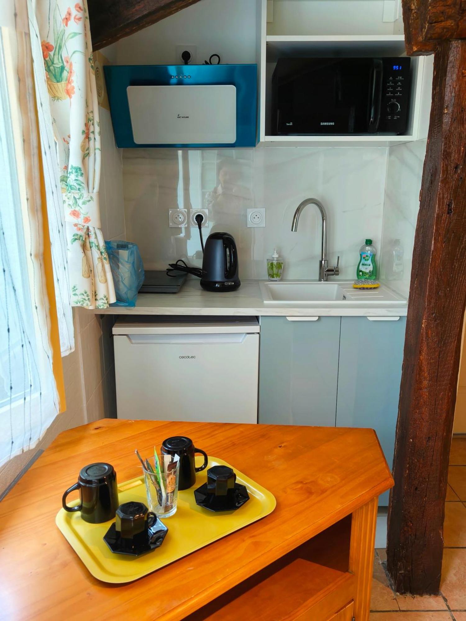Le Coin Des Artistes Bed & Breakfast Живерни Стая снимка